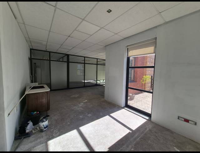 123M² OFFICE TO LET IN SANDTON CENTRAL